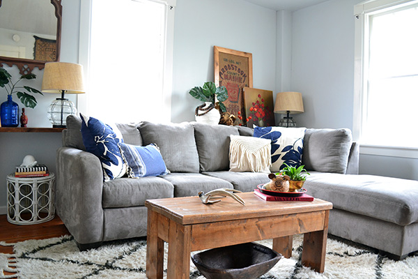 Living Room Style In Blues And Rustic Texture