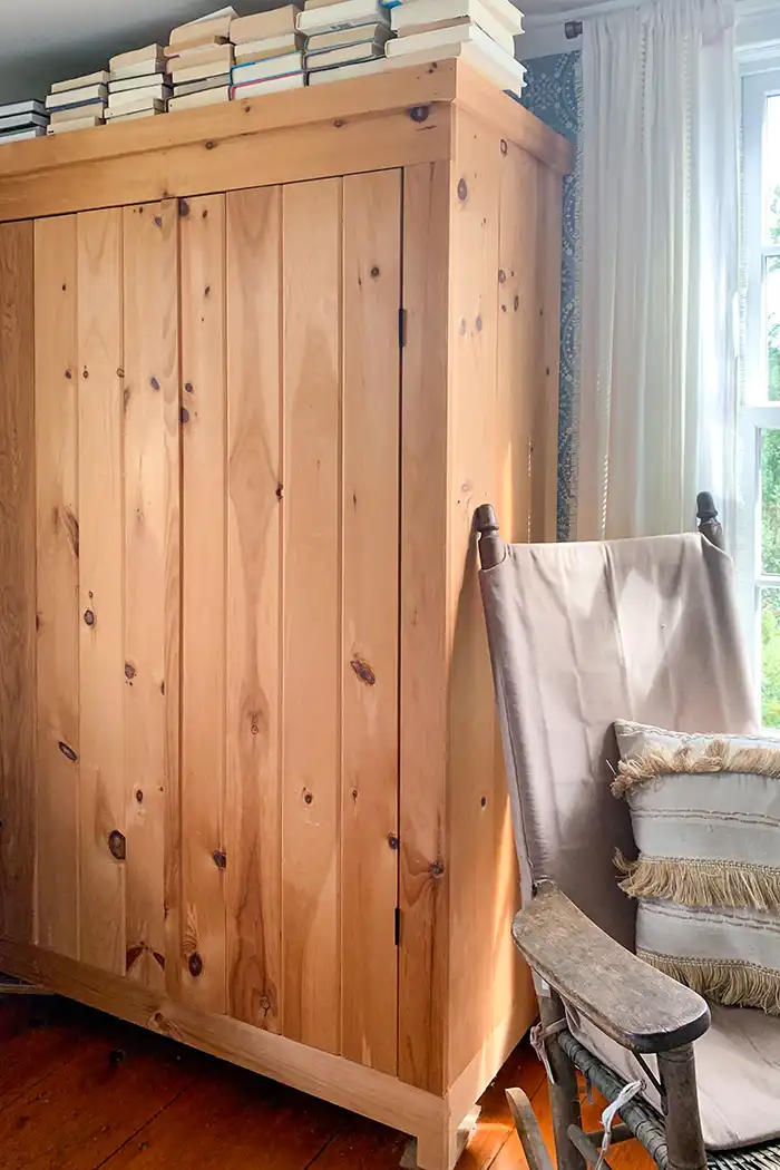 Staining vs. painting furniture featured image