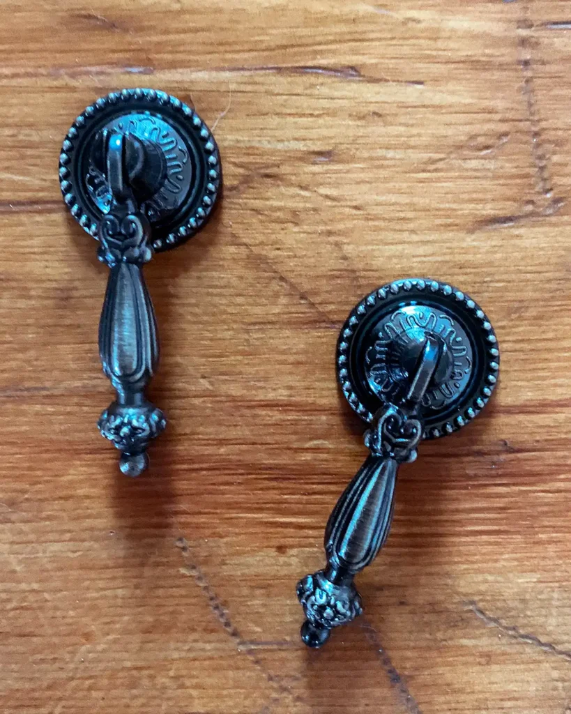 Bathroom vanity hardware in a teardrop style